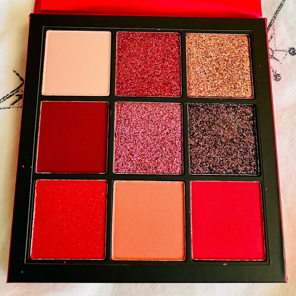 Huda Beauty Ruby Obsessions eyeshadow palette